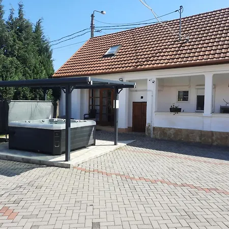 게스트하우스 Nosztalgia Vendeghaz